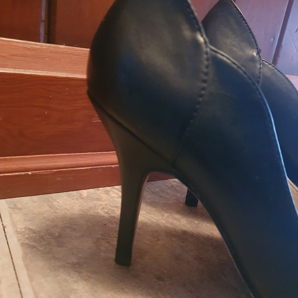 Black Pointed Leather Pumps - 40 - Picture 3 of 4